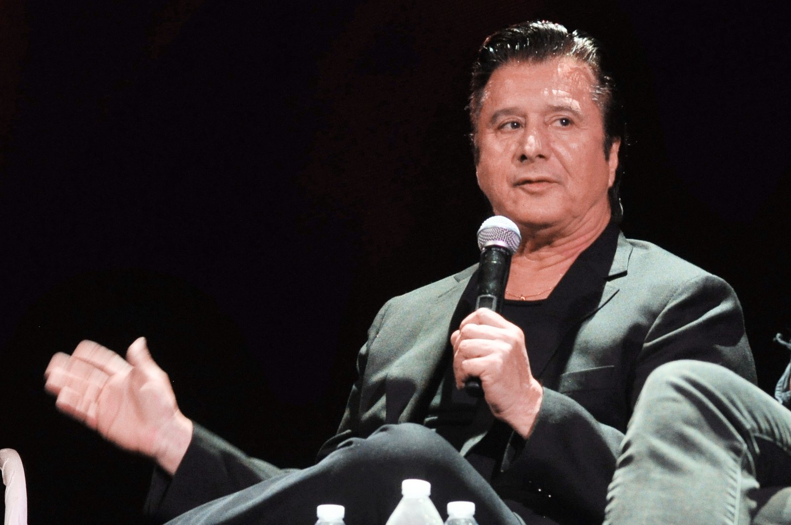 Steve Perry at seventy, on a conference panel about how musicians write through loss, Seattle, April 2019 — the year after Traces. Photo: Joe Mabel, CC BY-SA 4.0, via Wikimedia Commons.