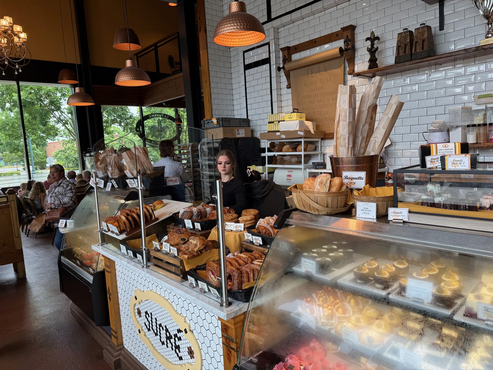 Sucré. The far end of the counter, where the resolve fails.