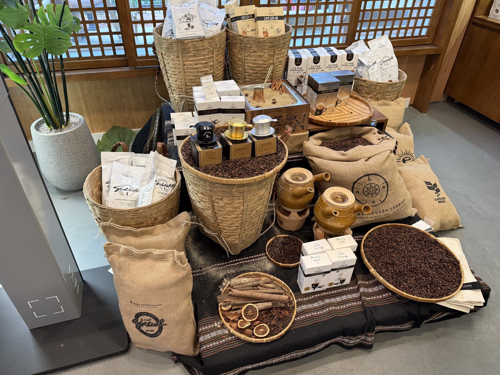 The retail corner. Beans, drip-filter packets, and a still-life of cinnamon and dried orange that's purely for show.