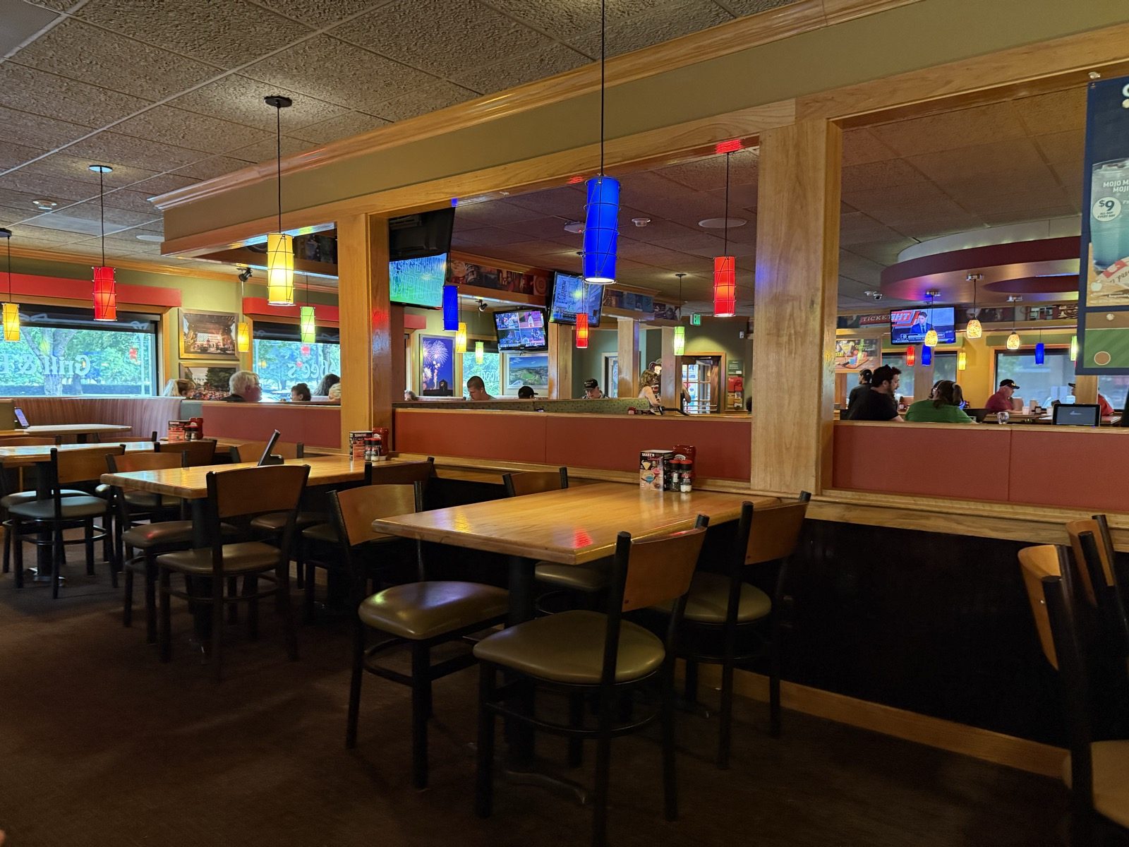 The newer stretch, closer to the bar. Louder, and a lot more screens.